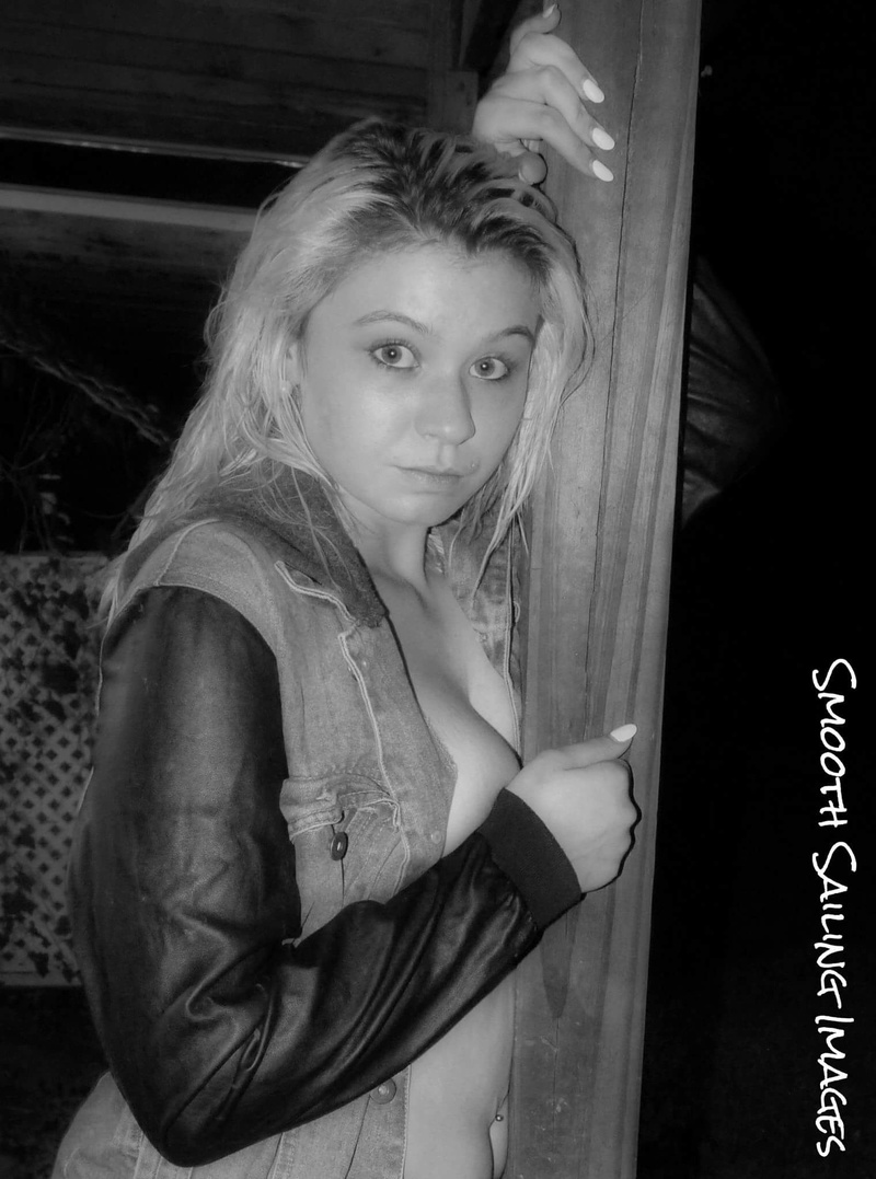 Female model photo shoot of Bunnybaker99