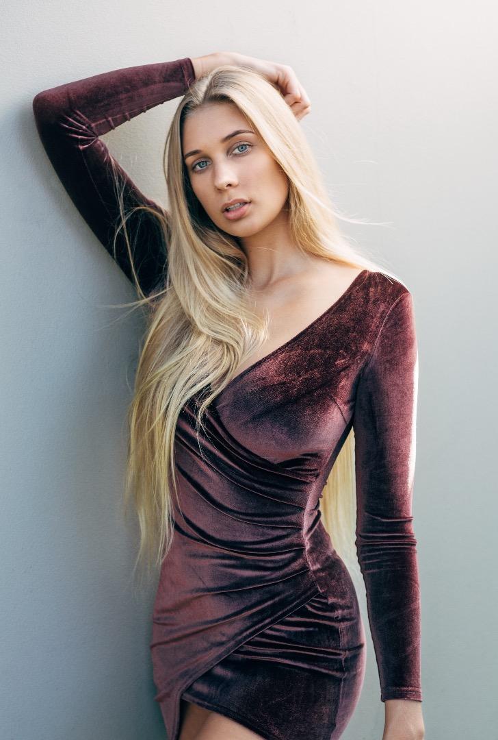 Female model photo shoot of sarahmarschke