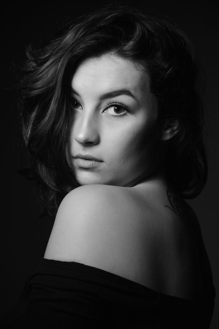 Female model photo shoot of Charlotte Thomas