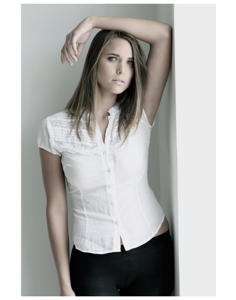 Female model photo shoot of Sarah Garnet