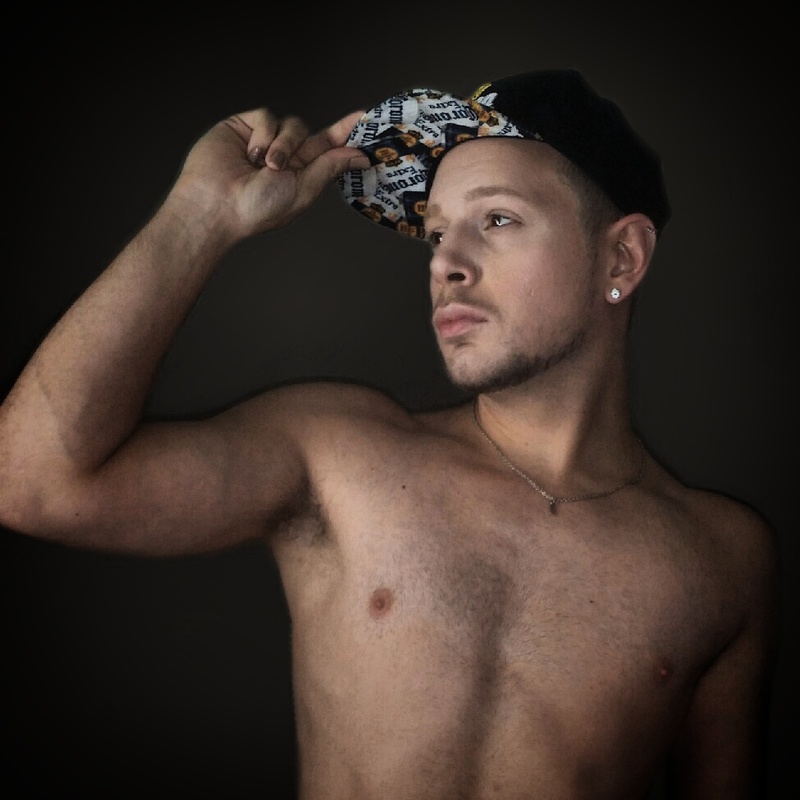 Male model photo shoot of Nickanthony335
