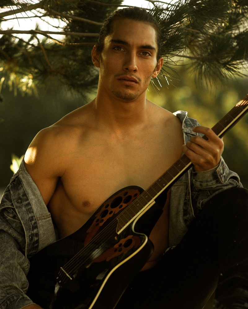 Male model photo shoot of Ricolmartinez