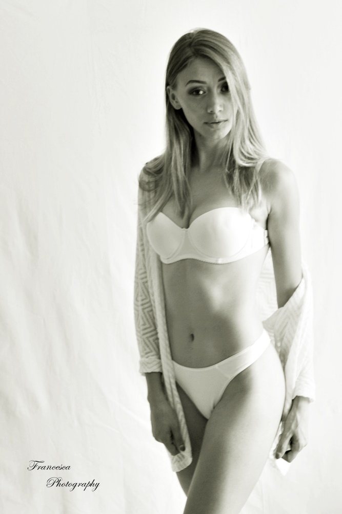 Female model photo shoot of FrancescaPhotography