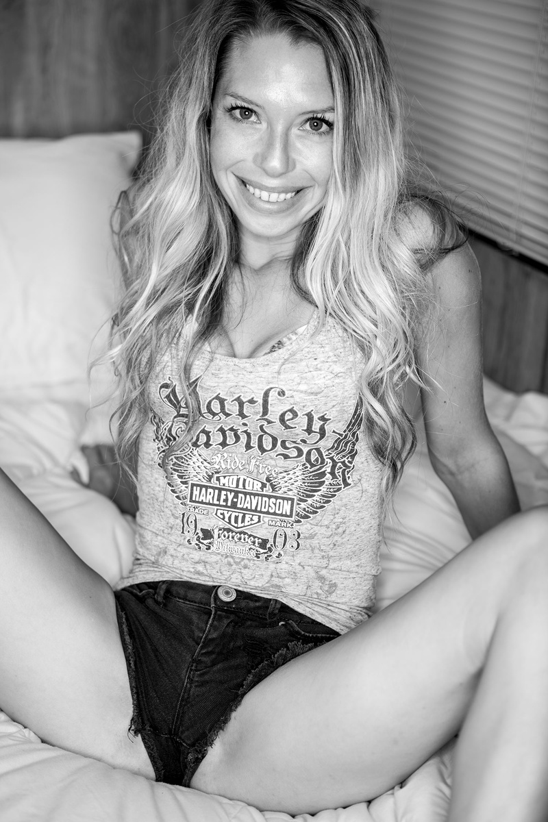 Female model photo shoot of Carolina Jasmyn