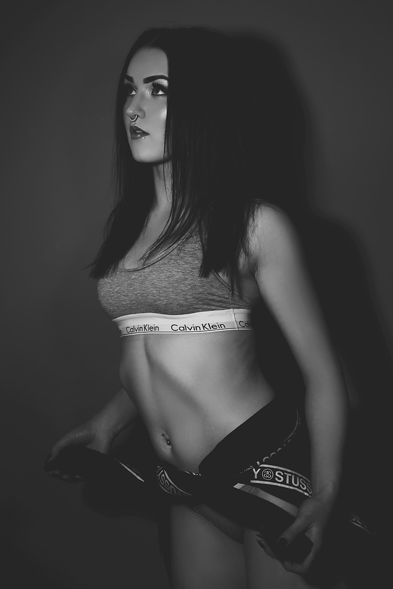 Female model photo shoot of Lexi Skeleton