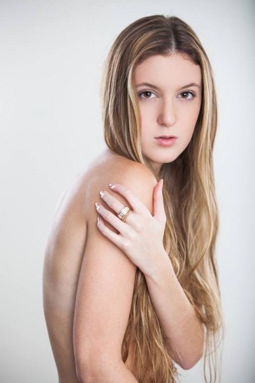 Female model photo shoot of Jessica Pfeiffer