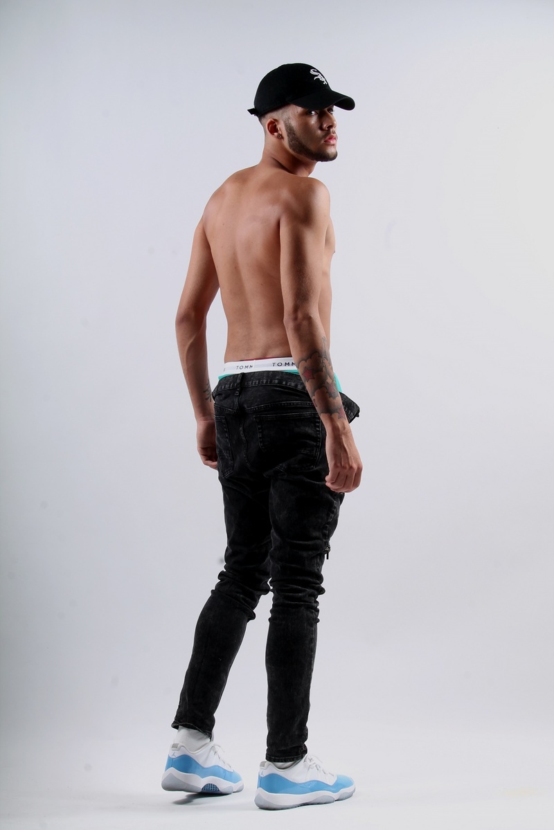 Male model photo shoot of aaroncly