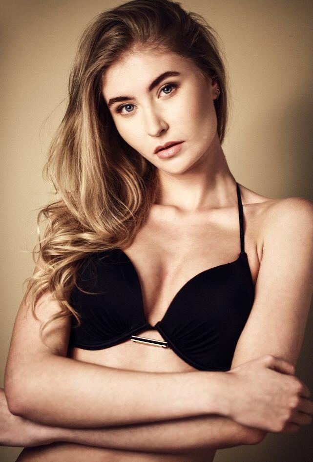 Female model photo shoot of beccarosemodel