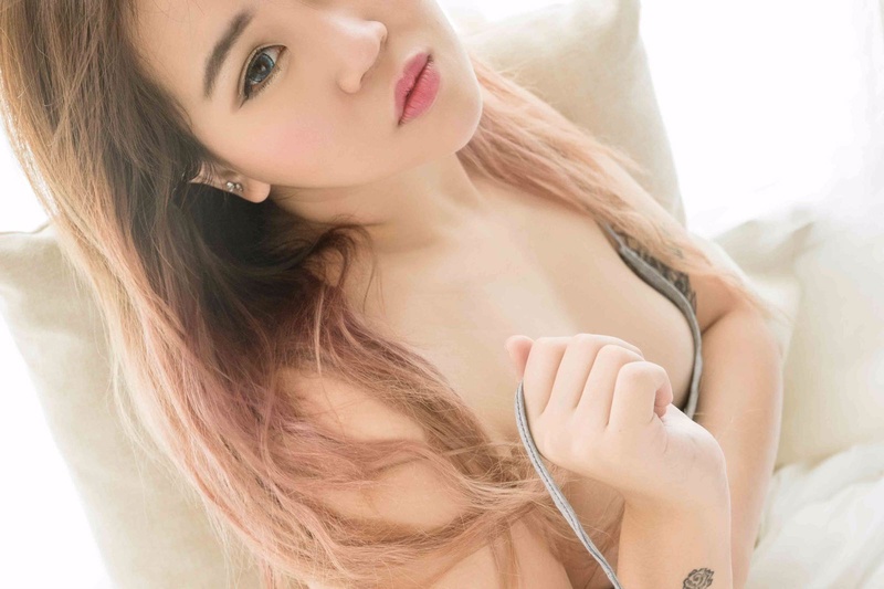 Female model photo shoot of Shiryoki