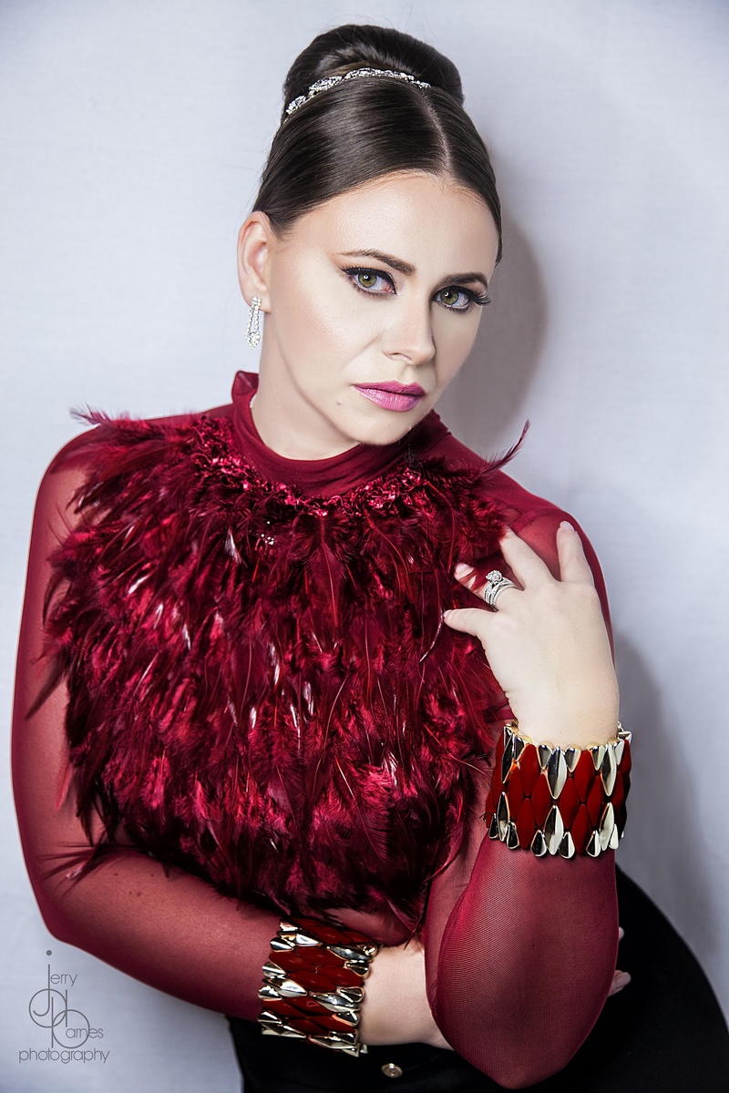 Female model photo shoot of Irina Labouz