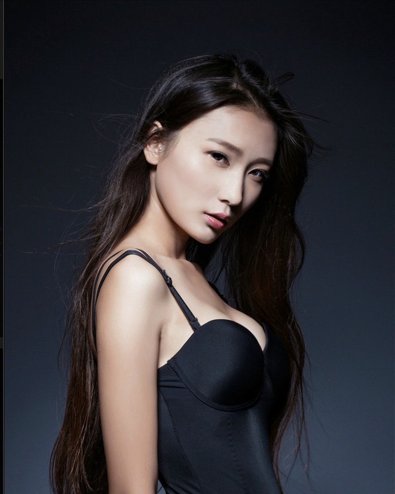 Female model photo shoot of lyndadong