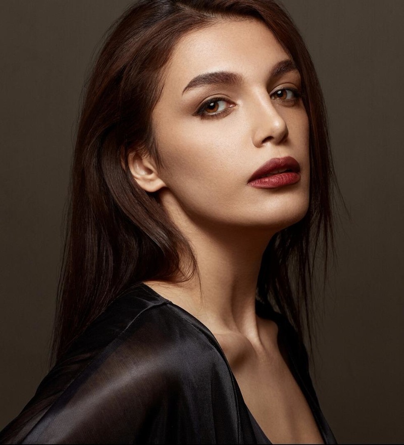 Female model photo shoot of Chehrzad Maad