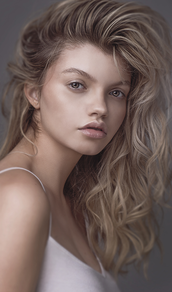 Female model photo shoot of Anna Larin