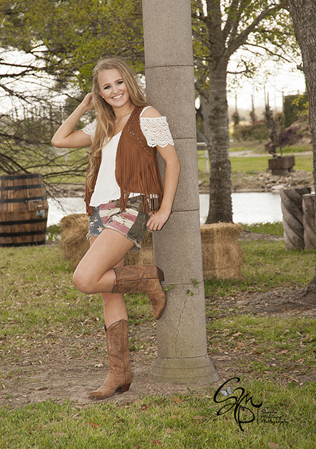 Female model photo shoot of greytmom1013 in Needville, TX