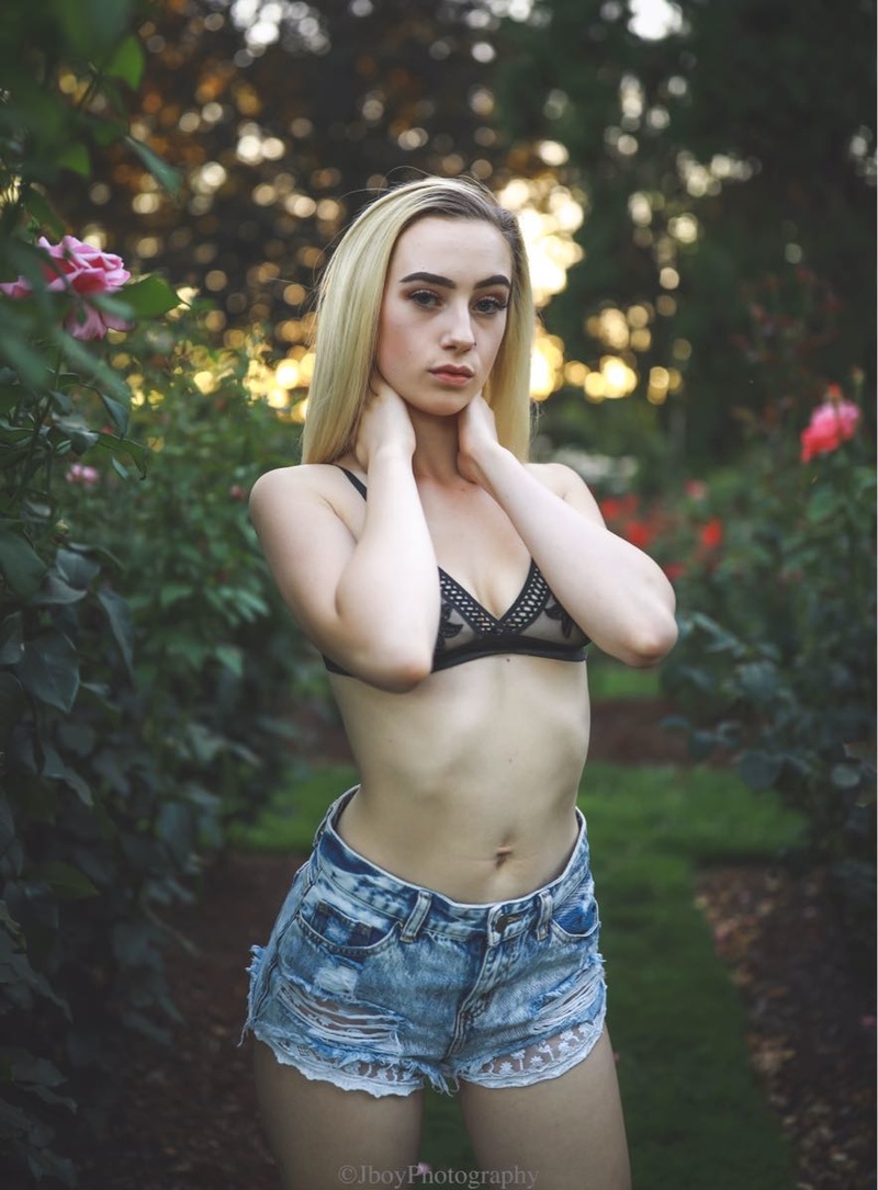 Female model photo shoot of Victoria Amber