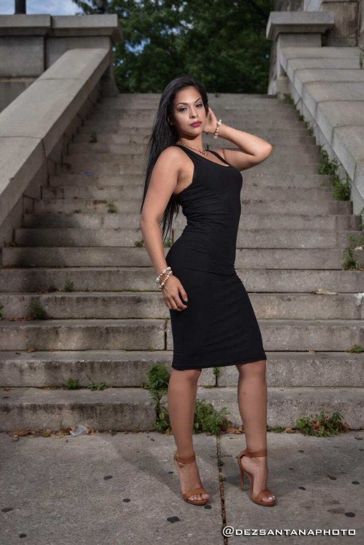 Female model photo shoot of mafer ramirez