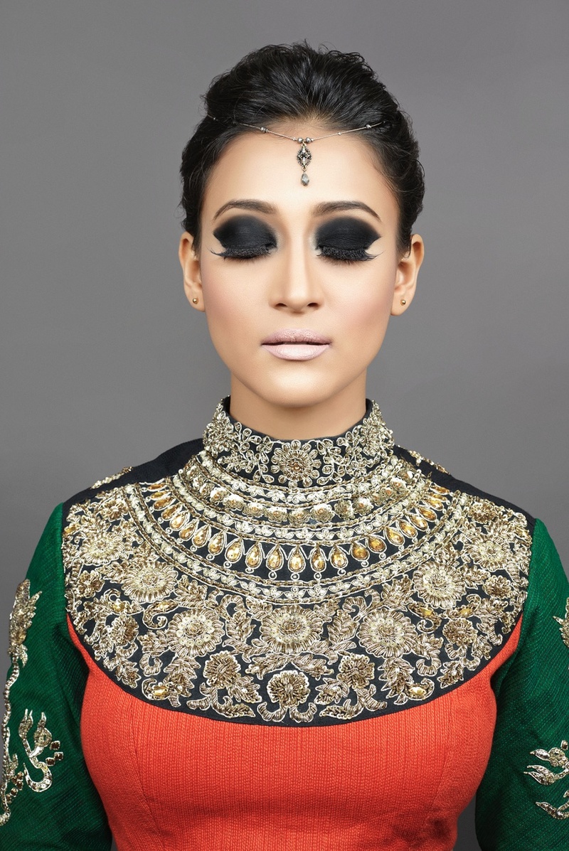 Female model photo shoot of Devinanarangmakeup
