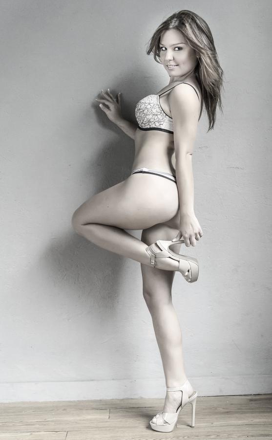 Female model photo shoot of LoLa Stepanova
