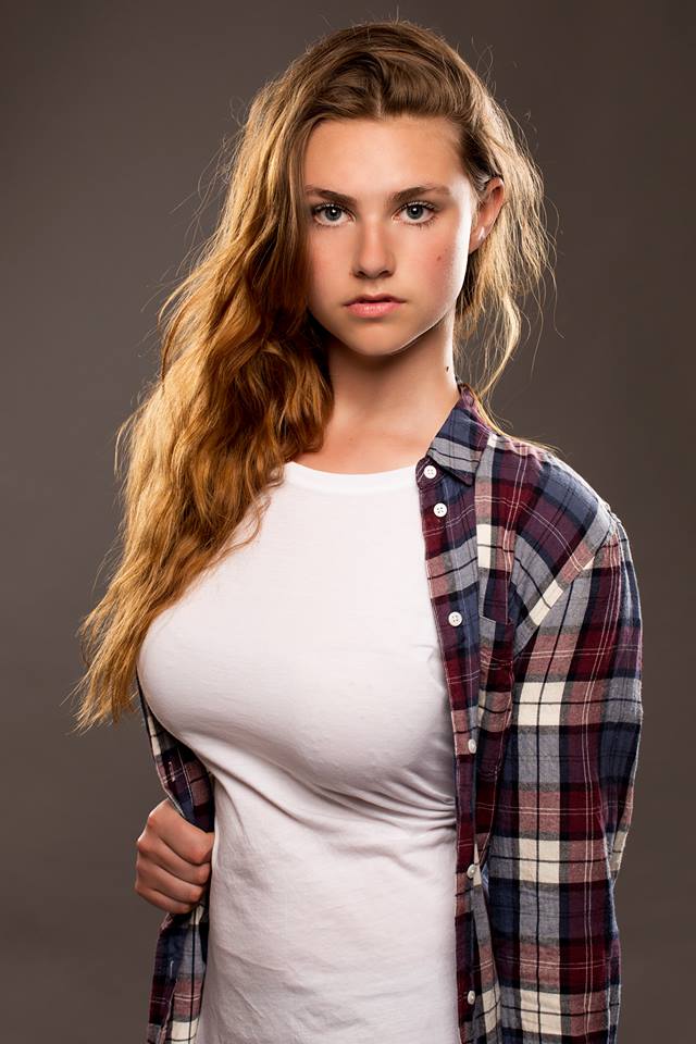 Female model photo shoot of Rebeka28