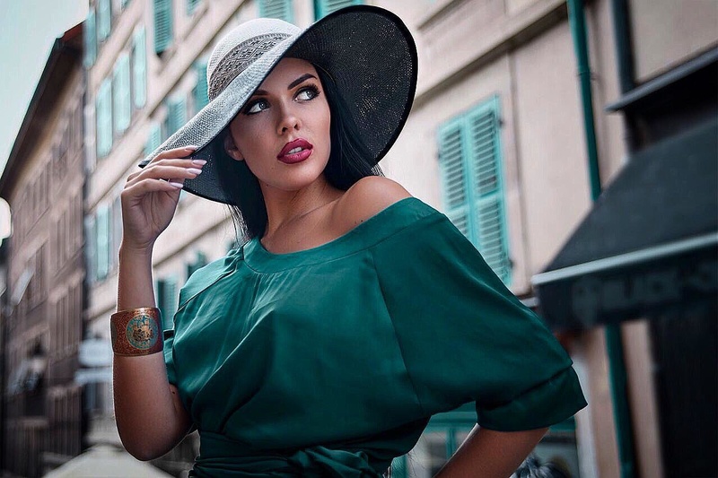 Female model photo shoot of Olga-Maria Veide