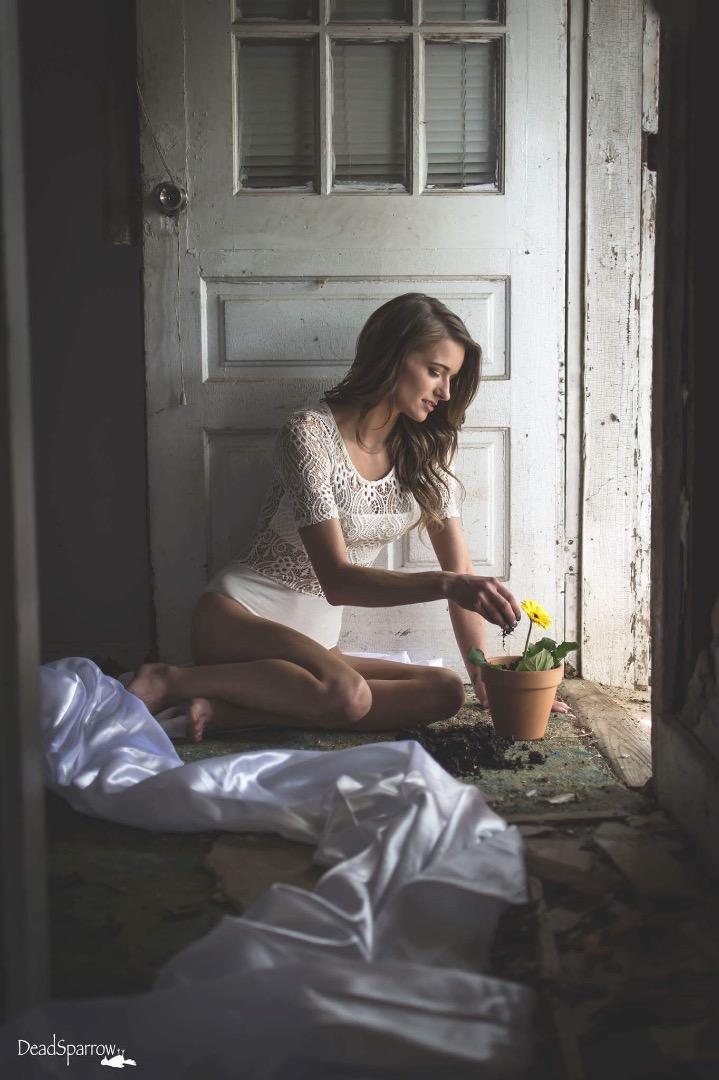 Female model photo shoot of Chelsea Lewis