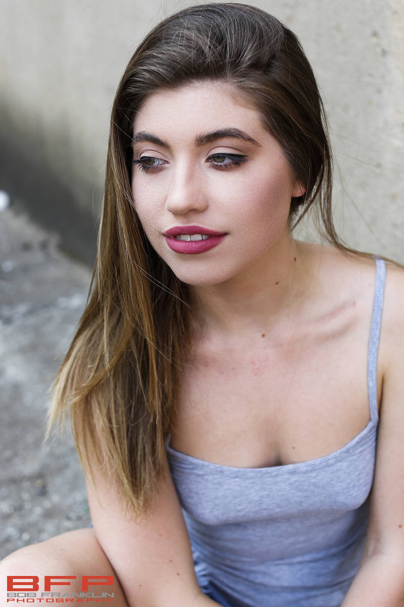 Female model photo shoot of Chloe Logan