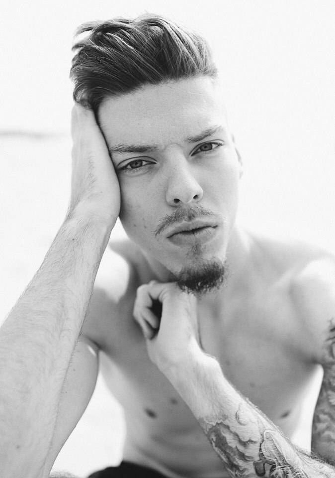 Male model photo shoot of thedzimka