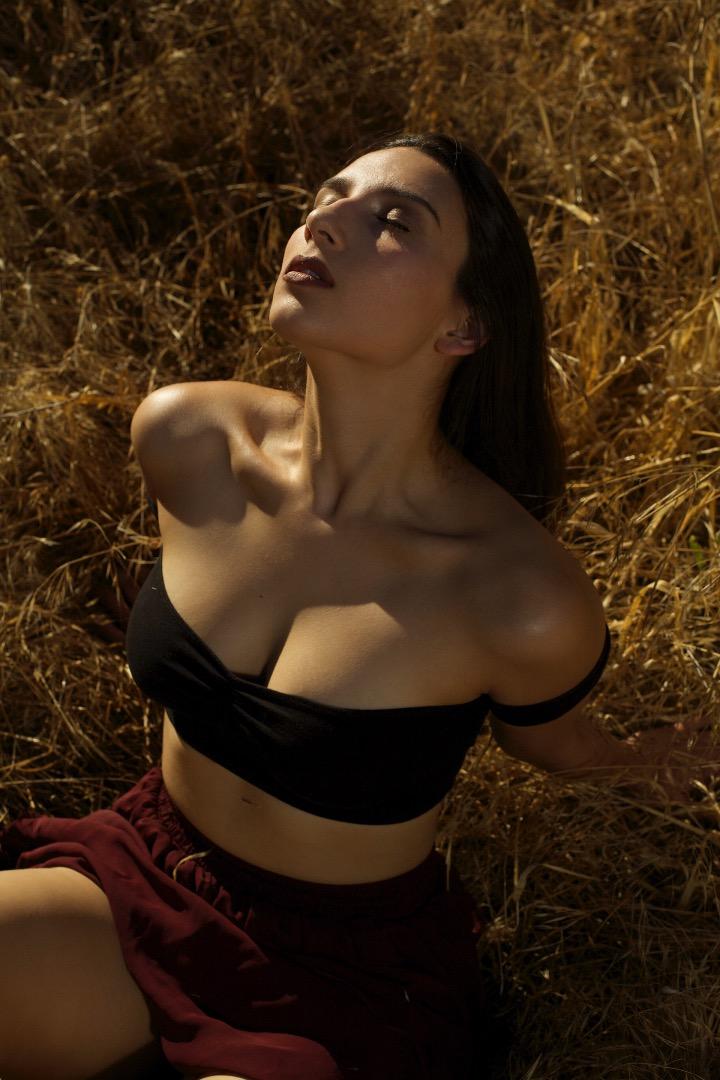 Female model photo shoot of Violet Galoise