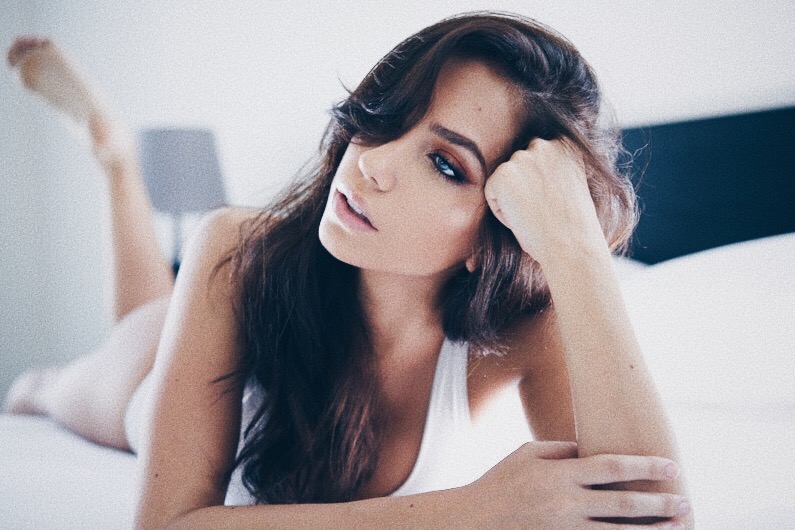 Female model photo shoot of Julianna Casimiro