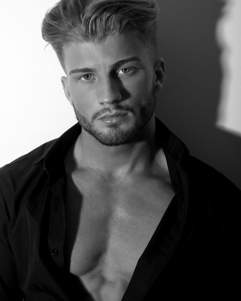 Male model photo shoot of Kurtis Hartman in Wawrick