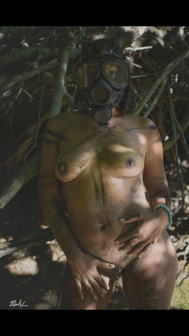 Female model photo shoot of SanteriaModel
