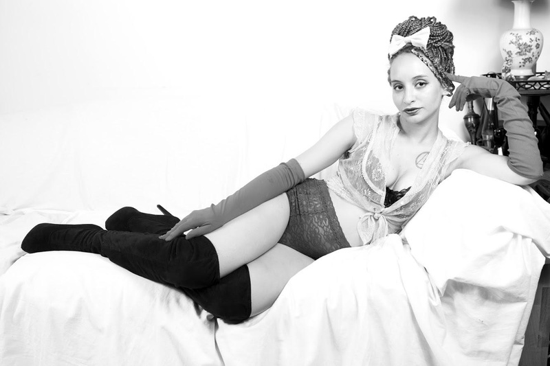 Female model photo shoot of Rachel Davina