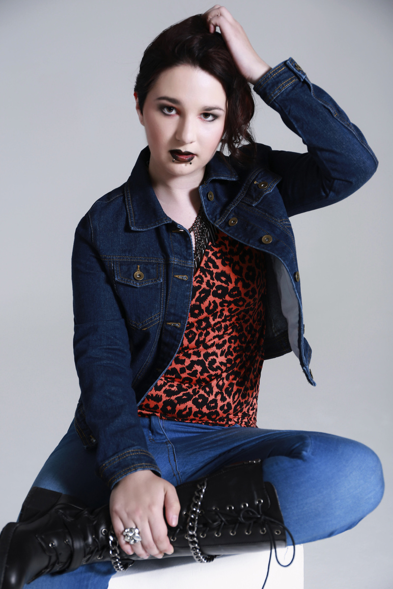 Female model photo shoot of Robyn Harley Jones
