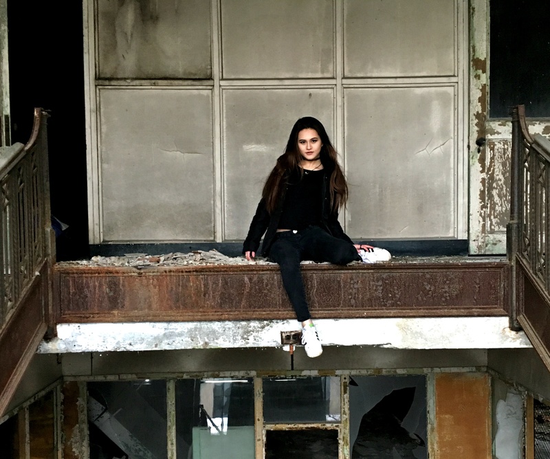 Female model photo shoot of ornange in Detroit