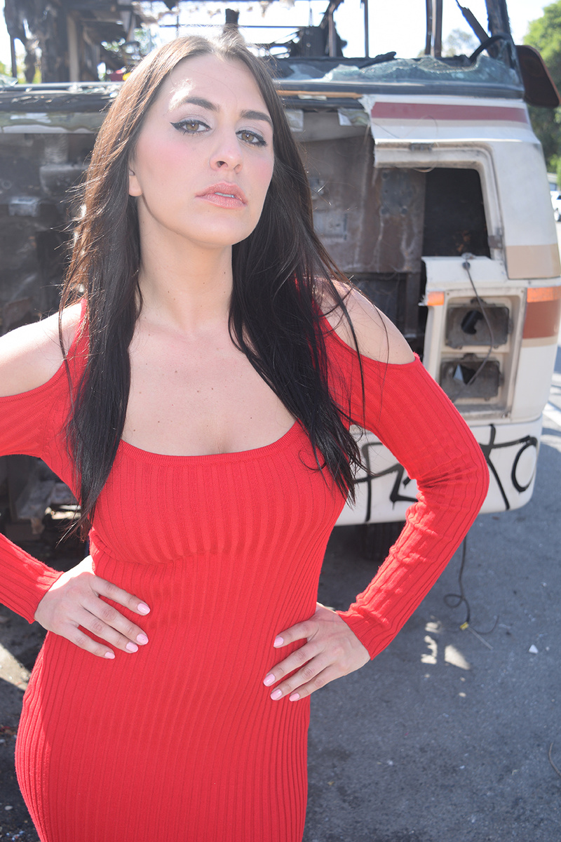 Female model photo shoot of Kayla Jovani 