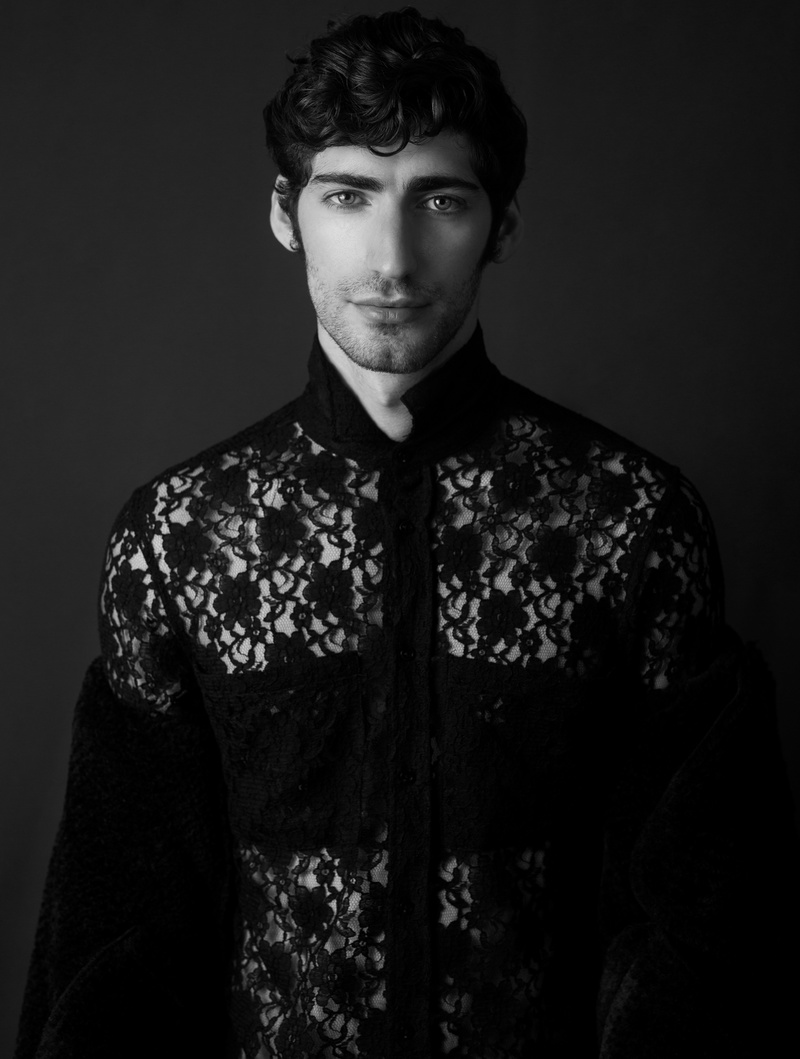 Male model photo shoot of Dardan R