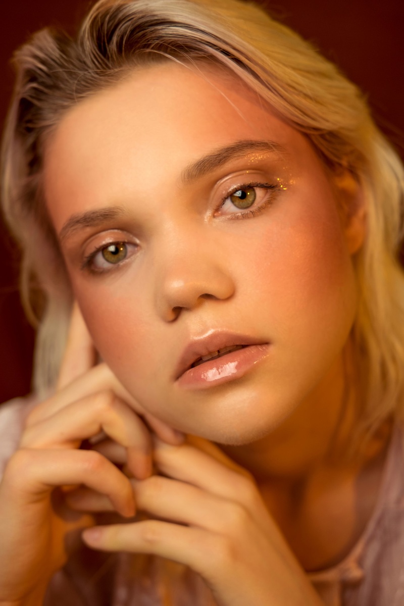 Female model photo shoot of Darya Arbuzova