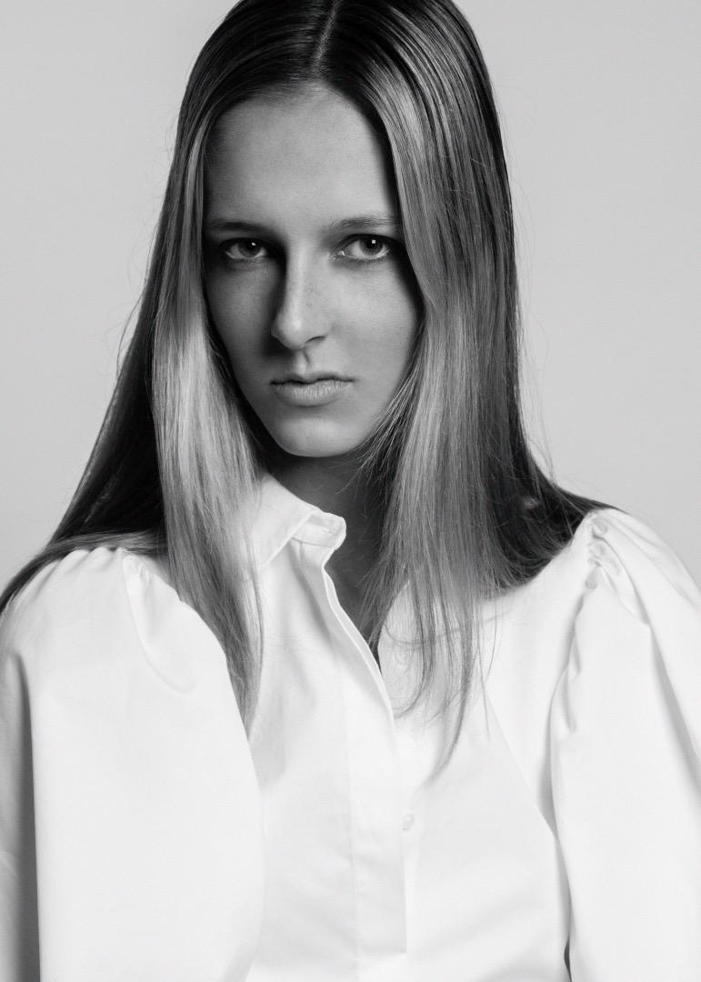 Female model photo shoot of Hannah Lowery