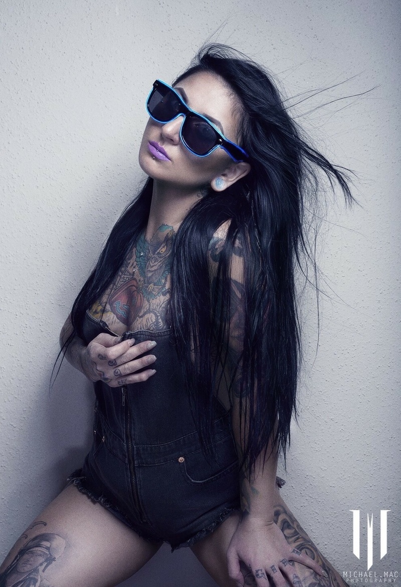 Female model photo shoot of Darina Tattoo Artist