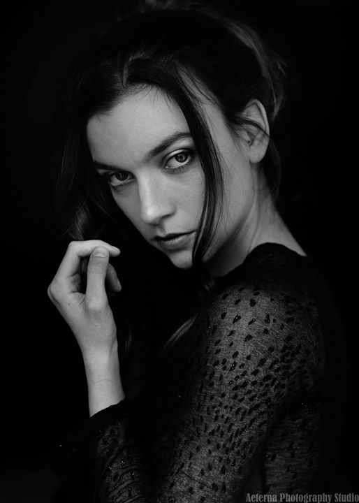 Female model photo shoot of Carlotta devinia 