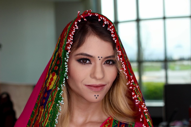 Female model photo shoot of Karenpastrana