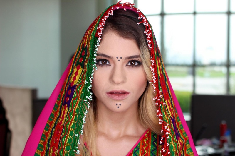 Female model photo shoot of Karenpastrana