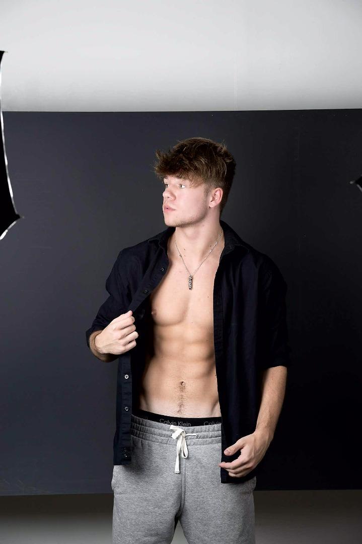 Male model photo shoot of Itsslavik