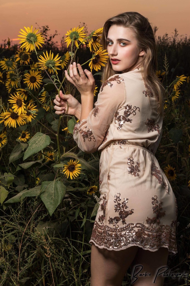 Female model photo shoot of Libertylovelee in Omaha