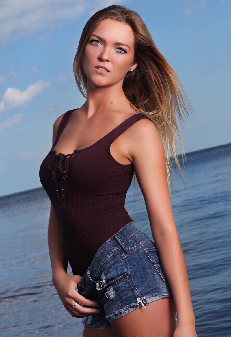 Female model photo shoot of Ashley Hartwick
