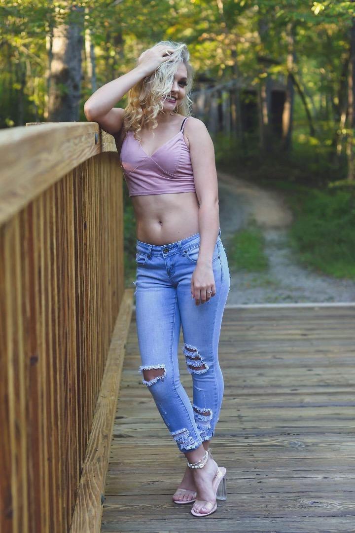 Female model photo shoot of AshlynNagel