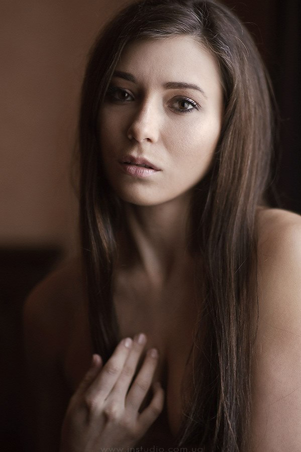 Female model photo shoot of Lee Tattar