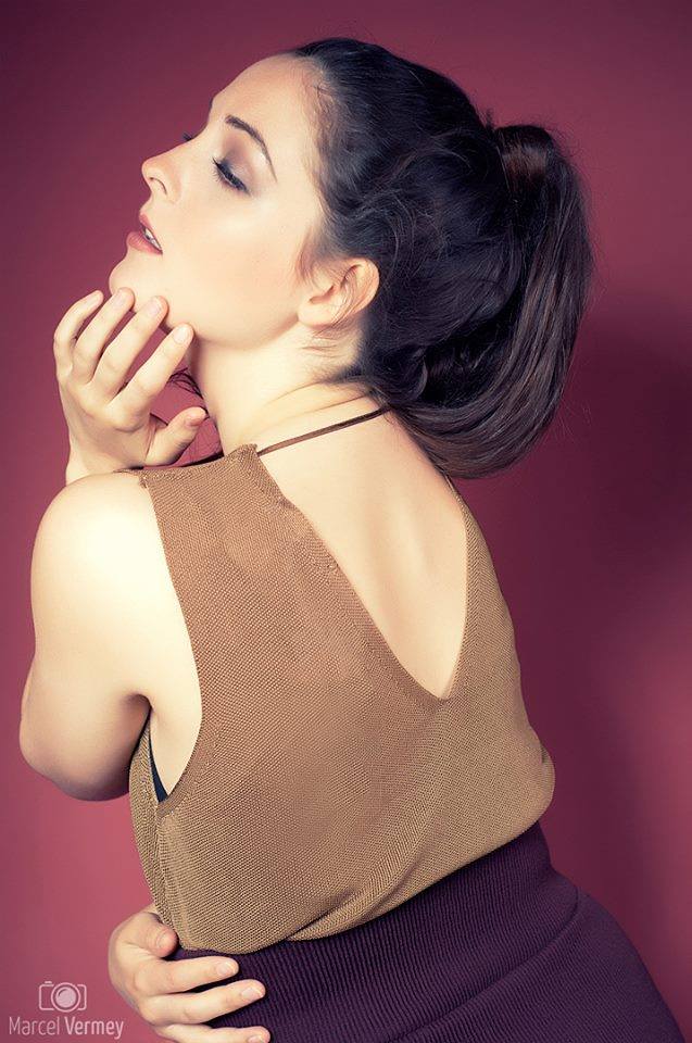 Female model photo shoot of zoeveekenmodel