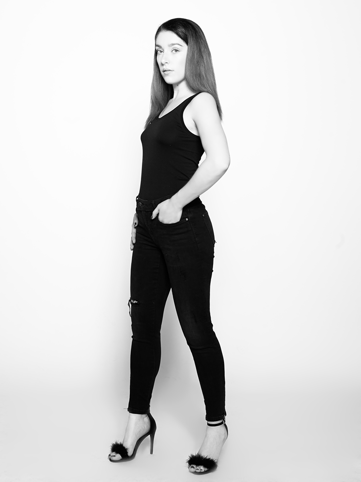 Female model photo shoot of EmmaFoxy in Ottawa, Ontario