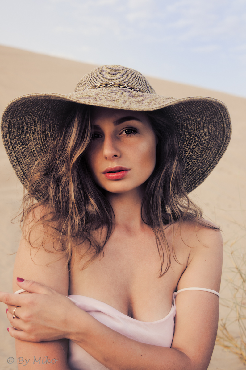 Female model photo shoot of Sepia in Dubai/ model:Helledore